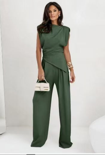 Lockerer Damen-Jumpsuit mit fließendem Oberteil und weiten Hosenbeinen von MODEGEIST