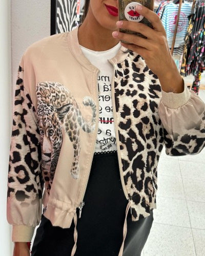 Damen entspannte Bomberjacke mit extravagantem Leoparden-Motiv ModeGeist