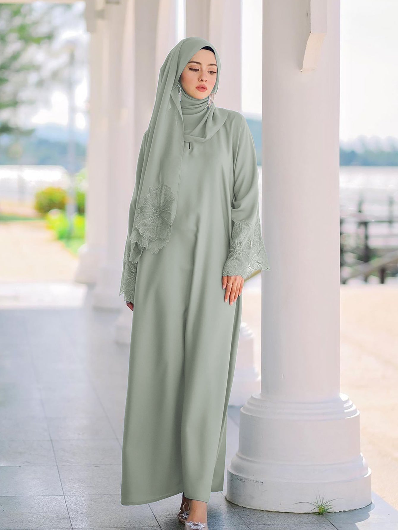 Damen Elegantes Maxi-Kleid mit floralem Spitzenbesatz ModeGeist