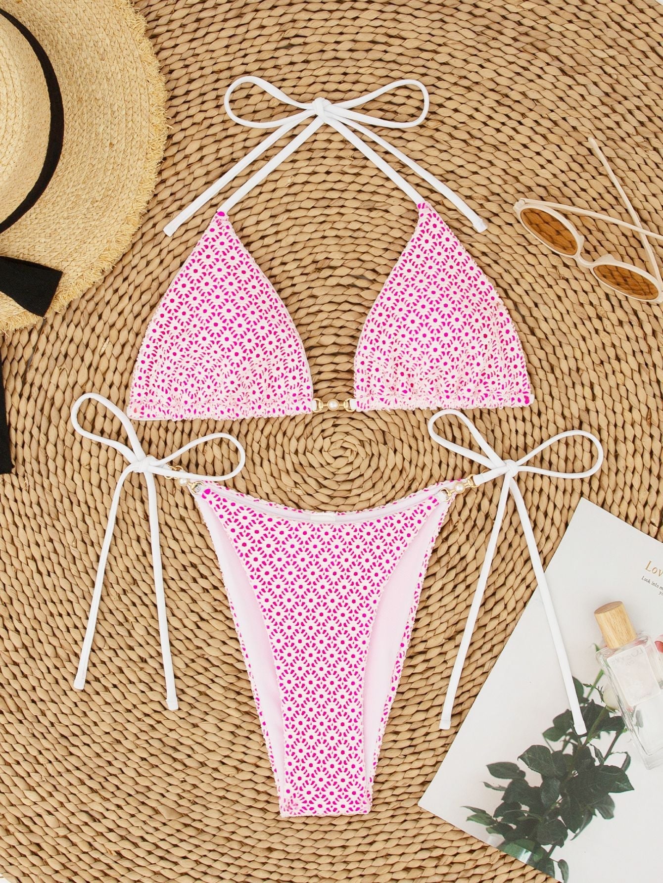 Modischer Damen-Bikini mit Dreieck-Oberteilen, Blumenmuster und verstellbaren Trägern