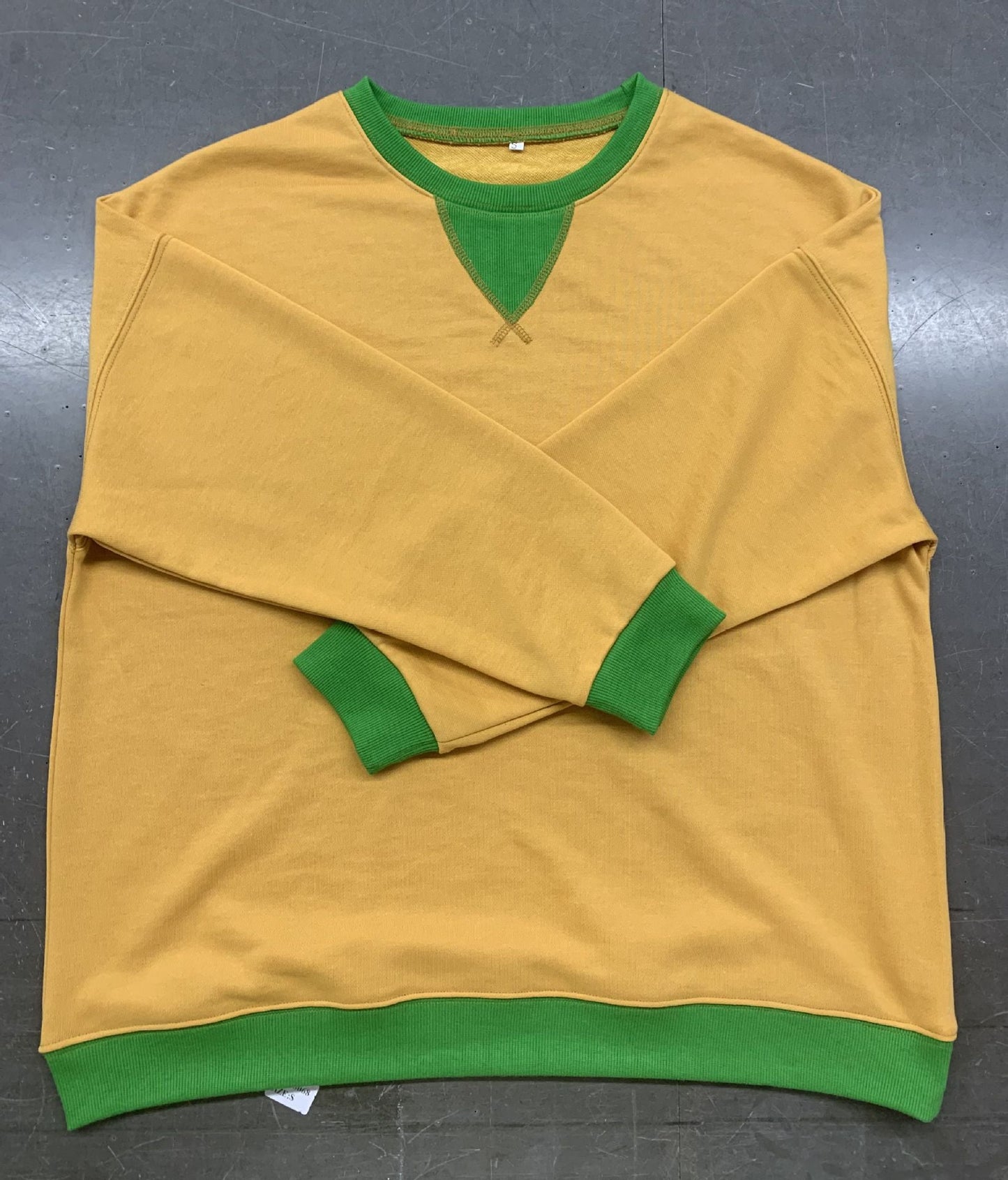 Damen lässiges Sweatshirt mit V-Ausschnitt und Kontrastbündchen ModeGeist