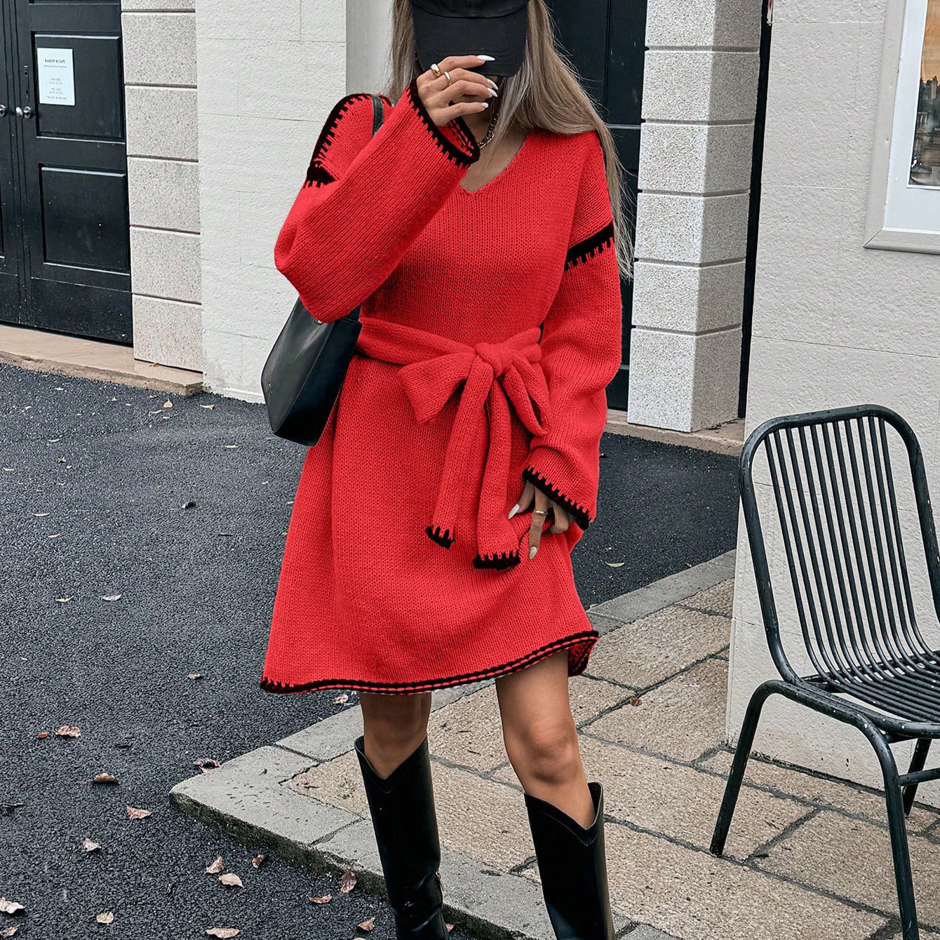 Damen Strickkleid mit Gürtel und V-Ausschnitt ModeGeist