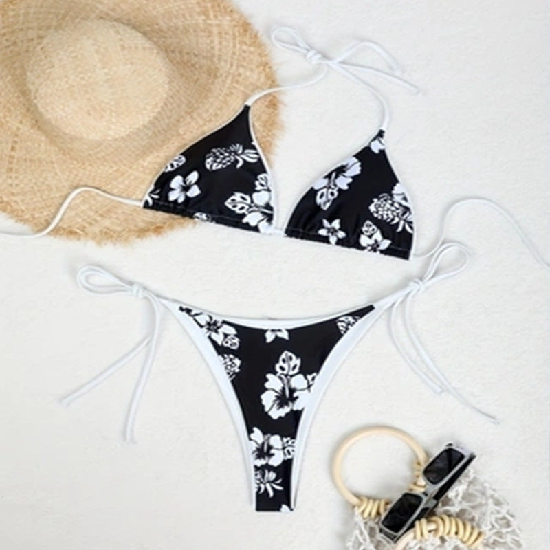 Modischer Damen-Bikini mit Dreieck-Oberteil, verstellbaren Trägern und Blumenmuster