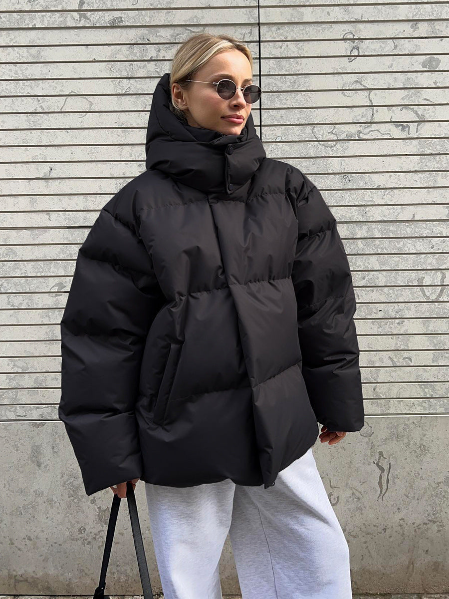 Damen sportliche Daunenjacke mit hohem Kragen und voluminösem Schnitt ModeGeist