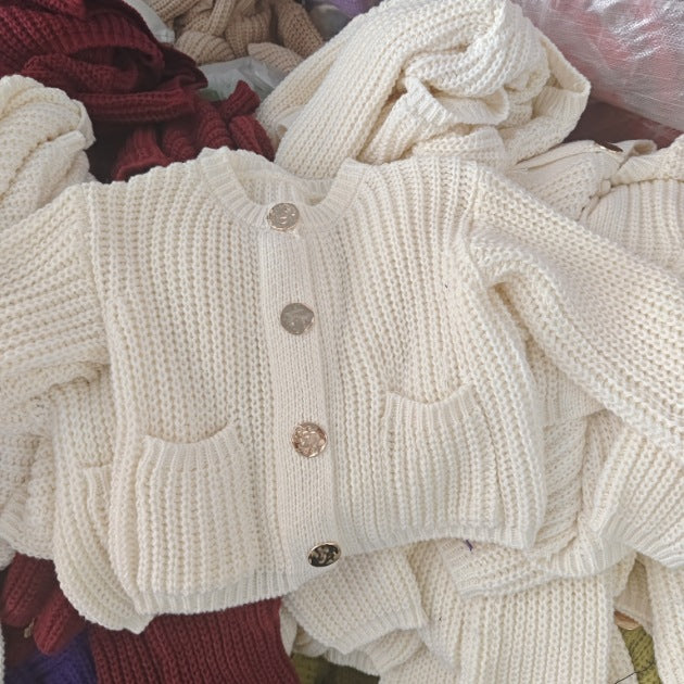 Damen kuschelige Strickjacke mit dekorativen Knöpfen und praktischen Taschen ModeGeist