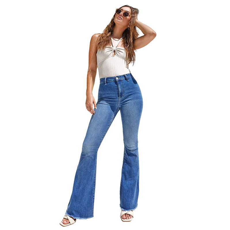 Modische Damen-Jeans mit hohem Bund und Fransen am Saum