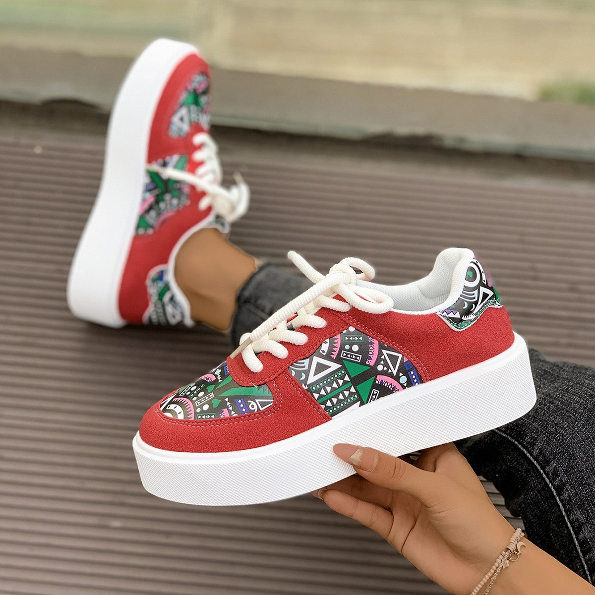 Damen modische Plateau-Sneaker mit auffälligem Design ModeGeist