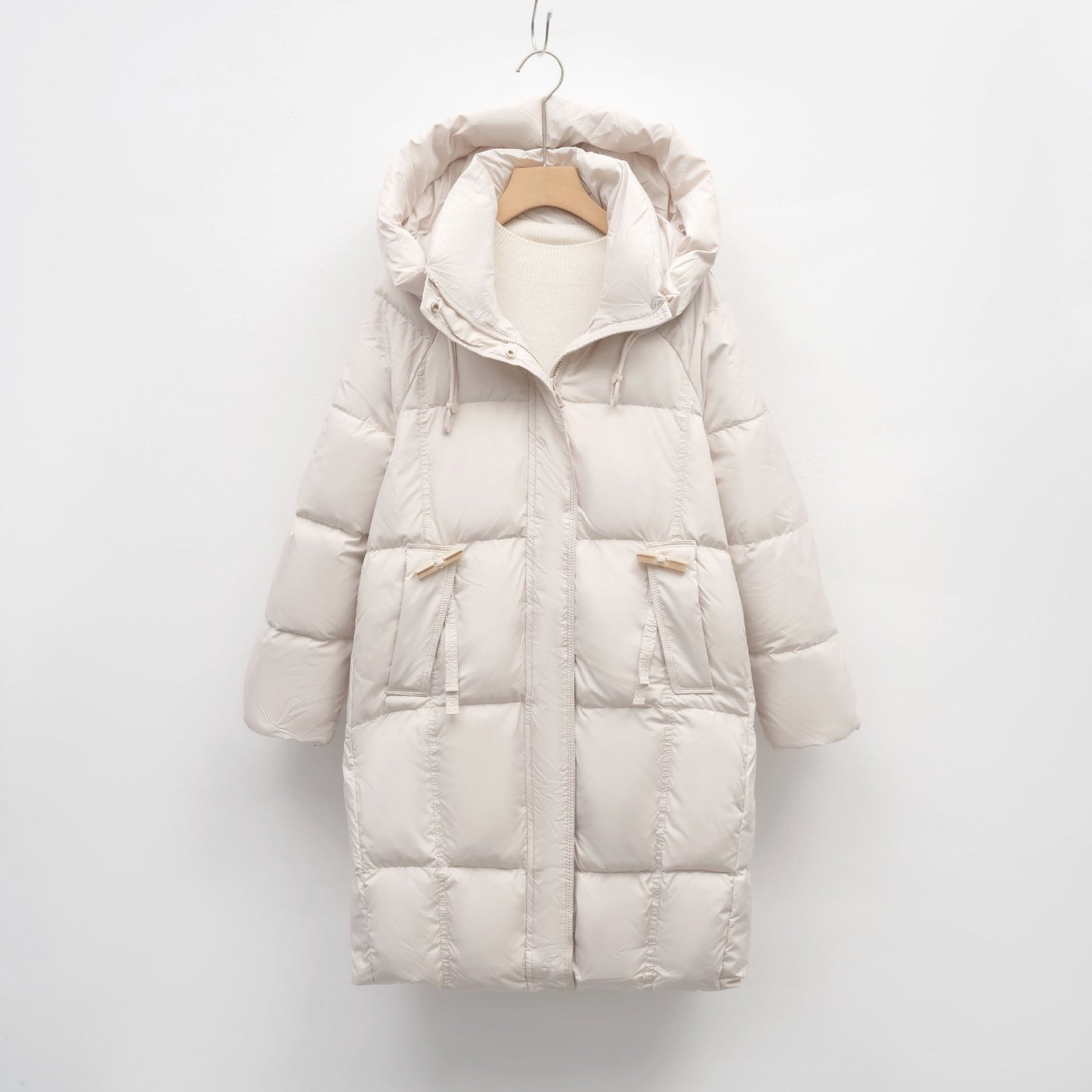 Damen isolierte Winterjacke mit großem Kapuzenkragen und funktionalen Taschen ModeGeist