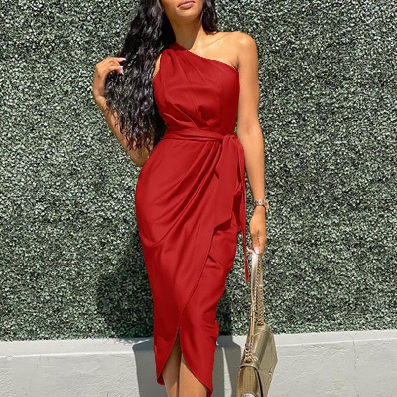 Asymmetrisches Damen-Midi-Kleid mit Gürtel von MODEGEIST