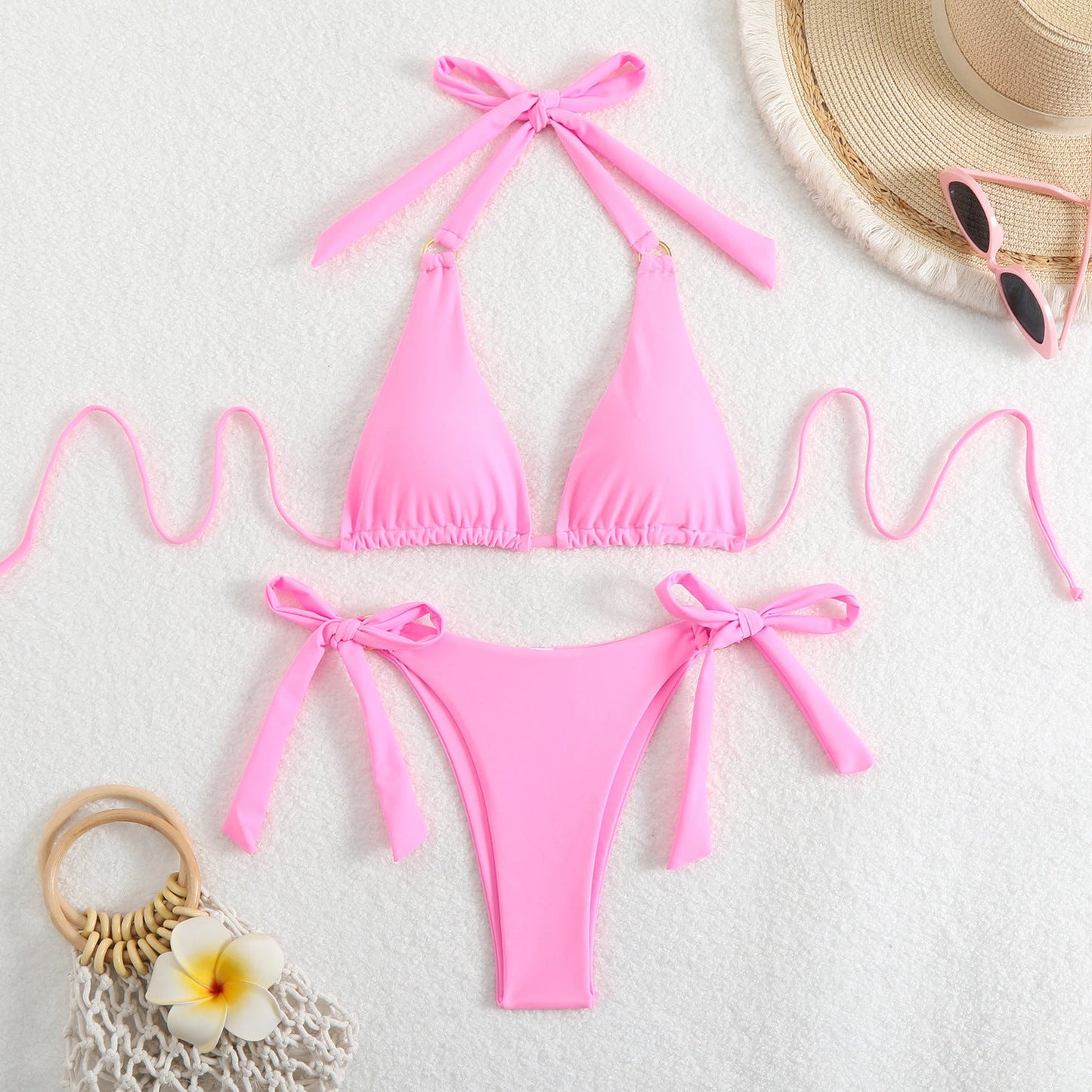 Bikini-Set mit Dreieck-Oberteilen, Bindebändern und elastischem Material von MODEGEIST