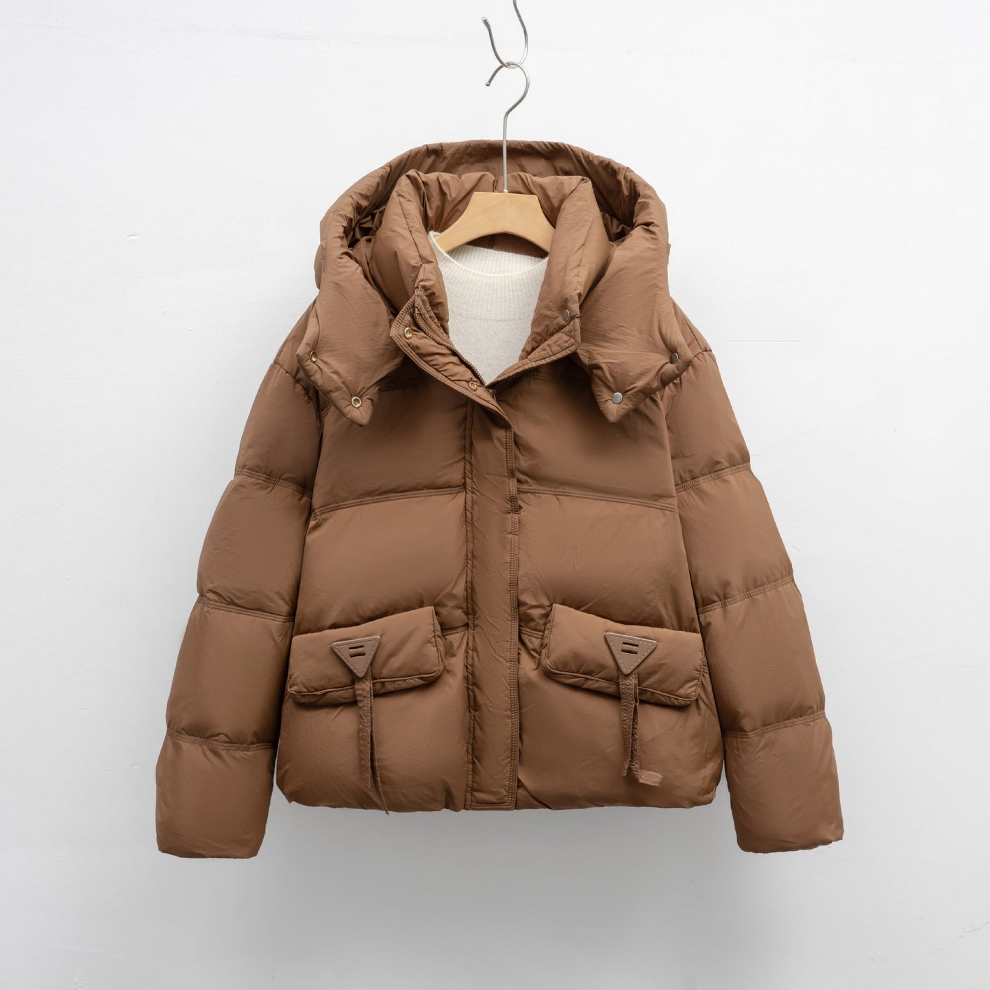 Damen Isolierte Steppjacke mit praktischen Taschen und Kapuze ModeGeist