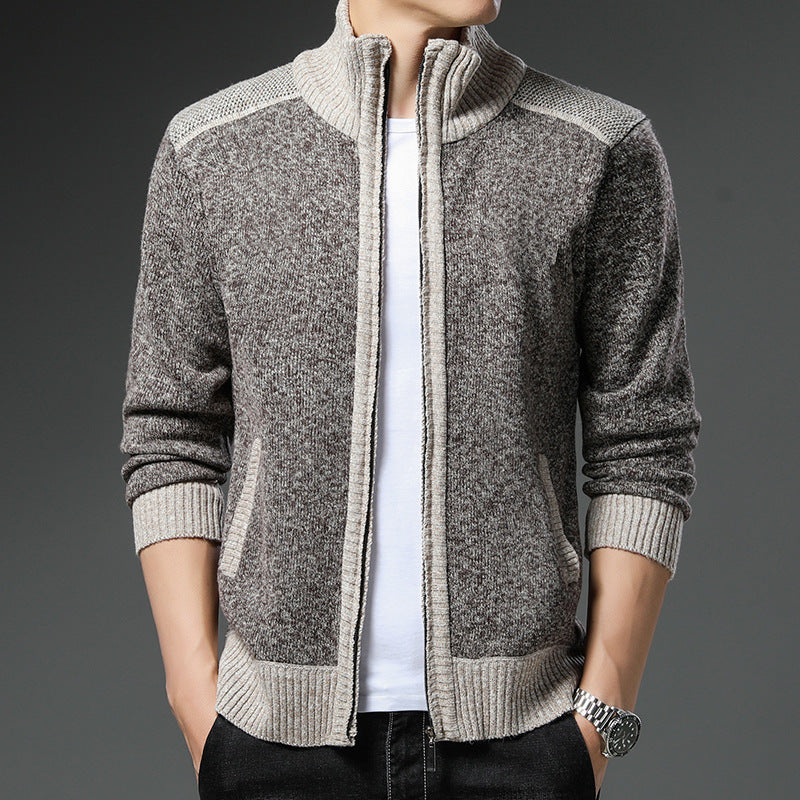 Herren Strickjacke mit hohen Kragen und praktischen Taschen ModeGeist