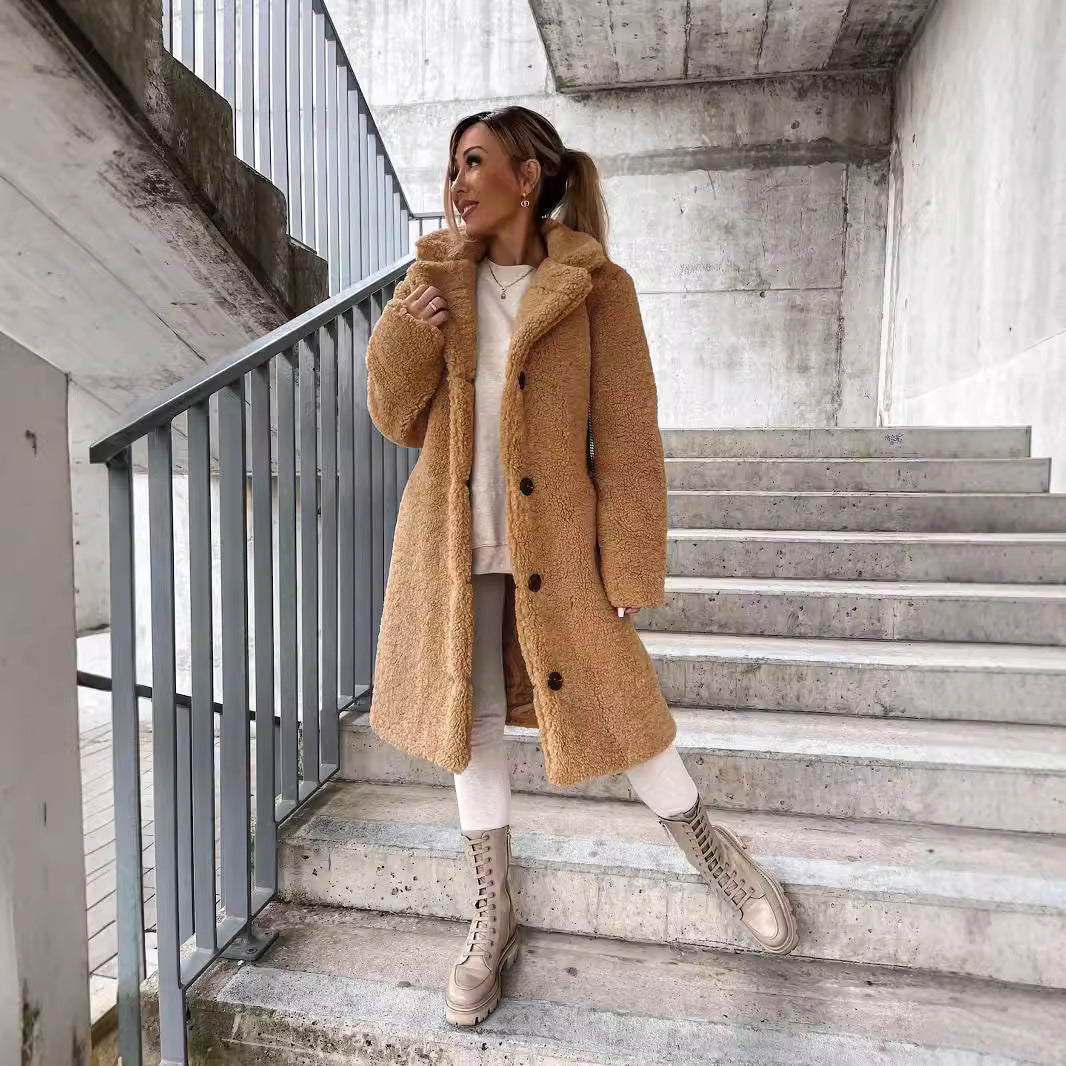 ModeGeist | Übergröße Damen Midi Teddyjacke mit Knöpfen