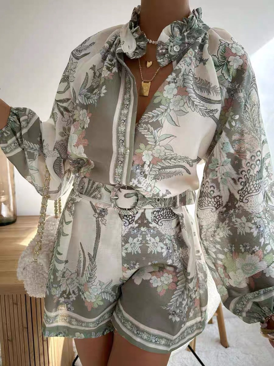 Modisches Damen-Set: Bluse & Shorts mit Blumenmuster und Volantärmeln