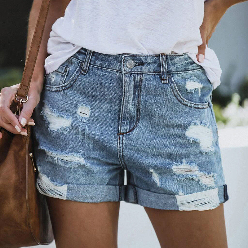 Modische Damen Denim Shorts mit stylischen Rissen und umgeschlagenem Saum von MODEGEIST
