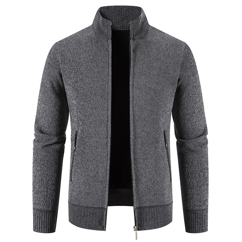 Herren elegante Strickjacke mit hohem Kragen und praktischen Reißverschlusstaschen ModeGeist