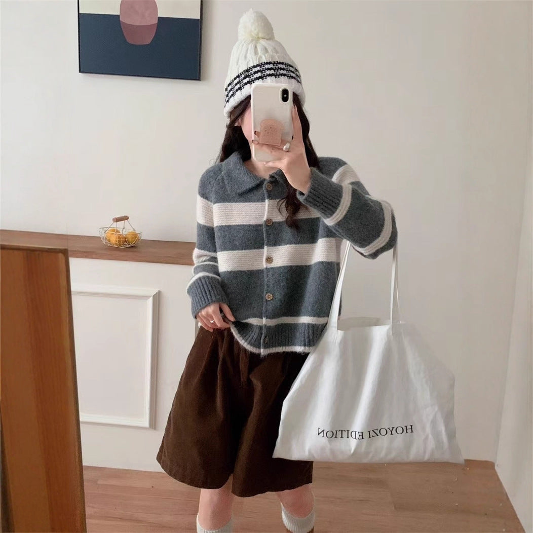 Damen Strickjacke mit charakteristischem Kragen und modischen Blockstreifen ModeGeist