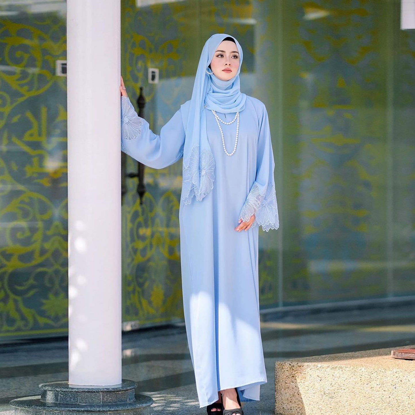 Damen Elegantes Maxi-Kleid mit floralem Spitzenbesatz ModeGeist