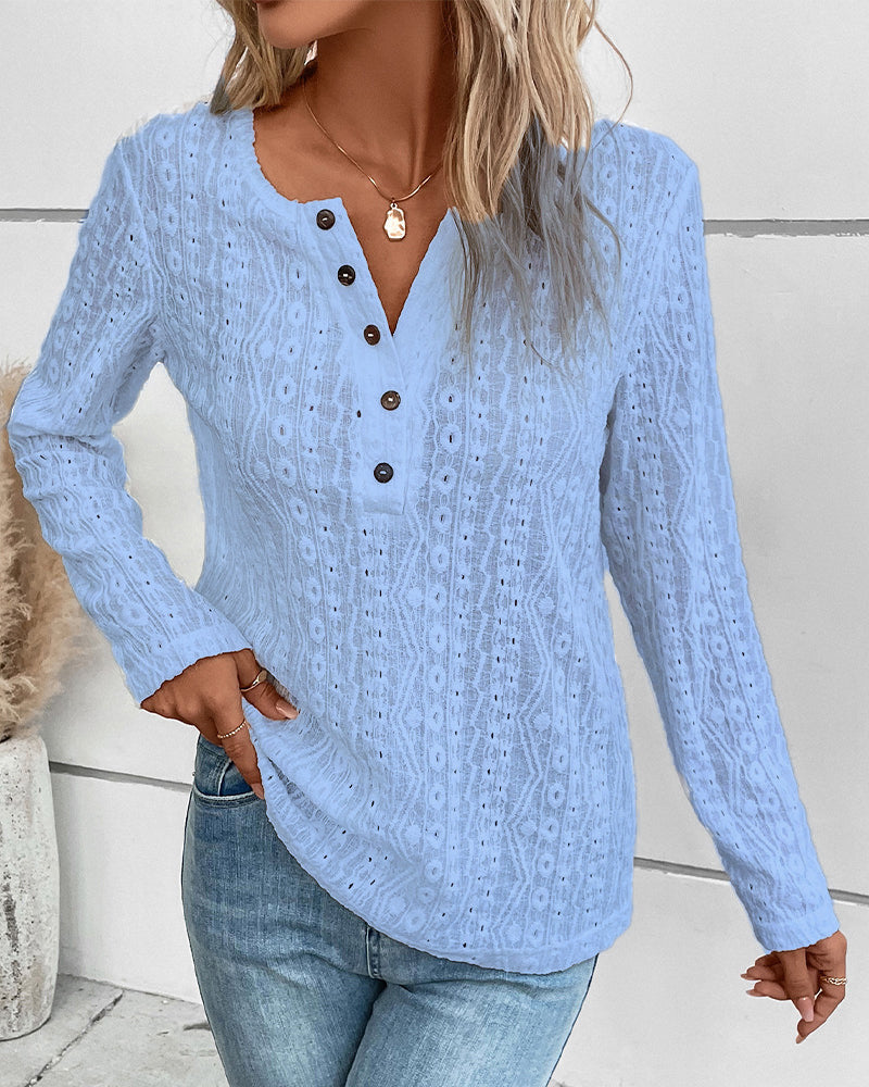 Modisches Damen-Langarmshirt mit raffinierten Perforationen