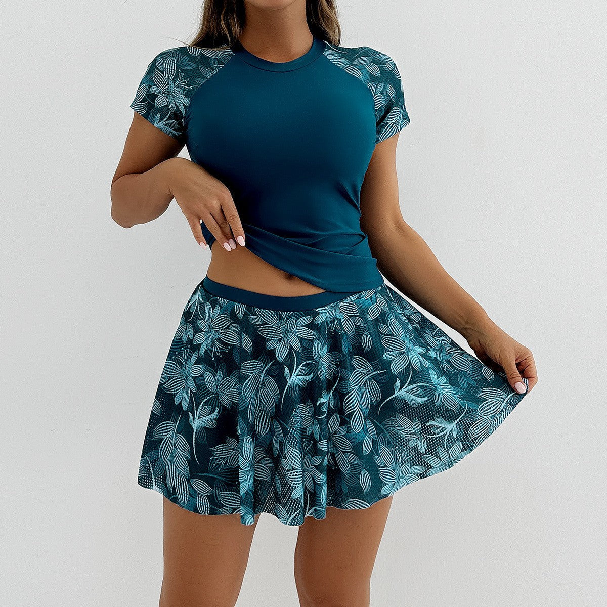 Sportlicher Damen-Badeanzug mit Blumenmuster und hohem Tragekomfort von MODEGEIST