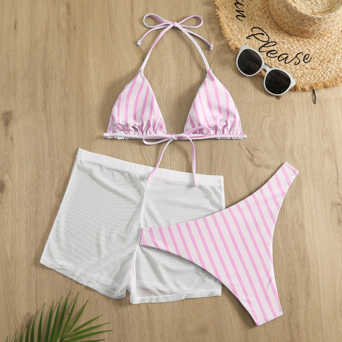 Trendiger Damen-Bikini mit Shorts und Streifen
