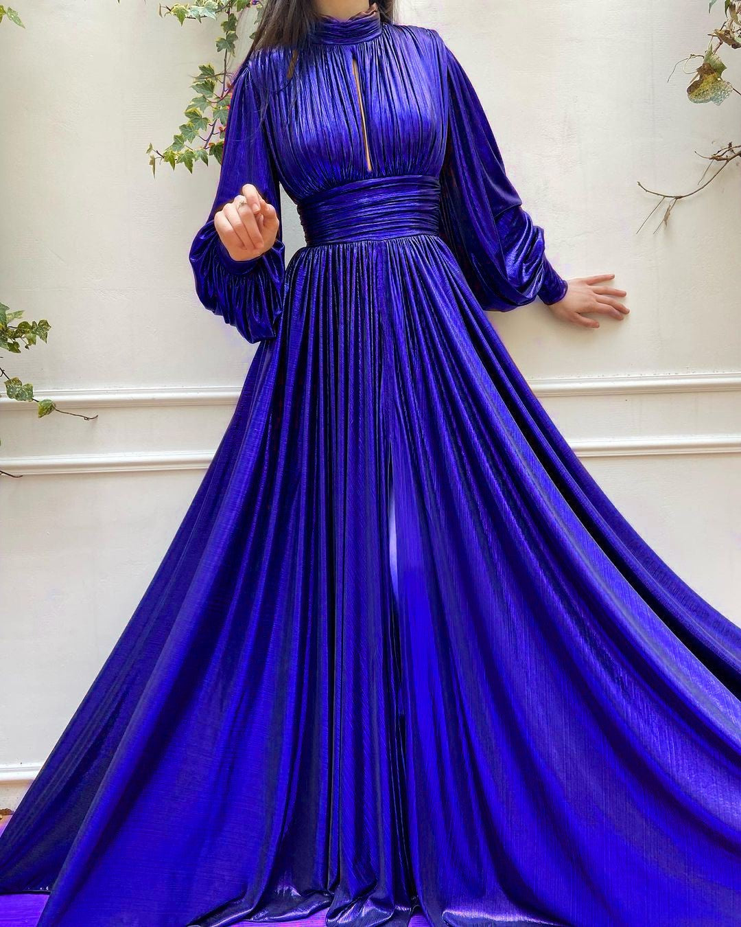 Damen Elegantes Maxikleid mit plissierten Details und luxuriösem Fall ModeGeist