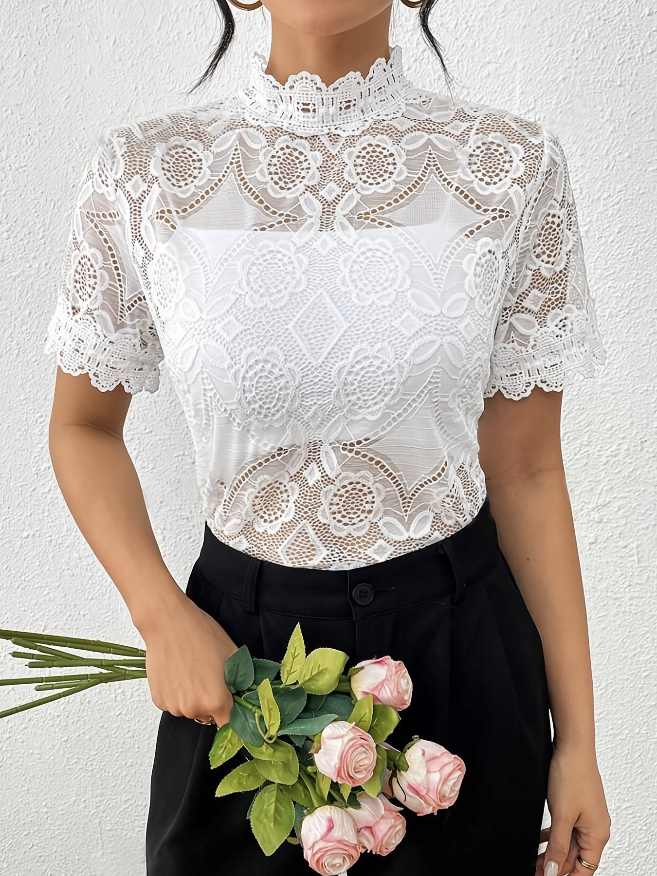 Damen Spitzentop mit Stehkragen und romantischen Details ModeGeist
