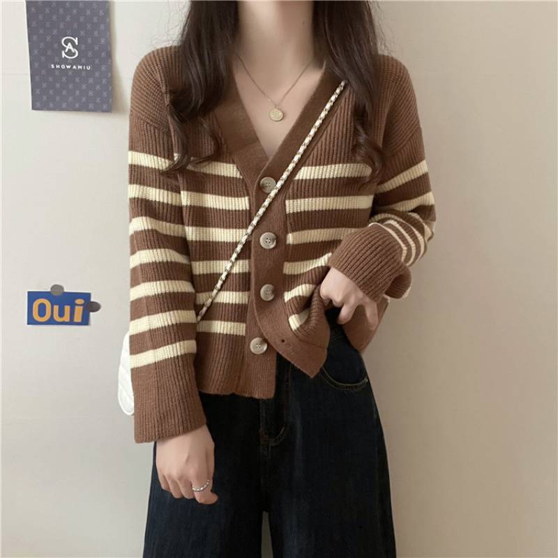 Damen gestreifte Strickjacke mit elegantem V-Ausschnitt und dekorativen Knöpfen ModeGeist