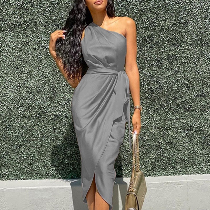 Asymmetrisches Damen-Midi-Kleid mit Gürtel von MODEGEIST