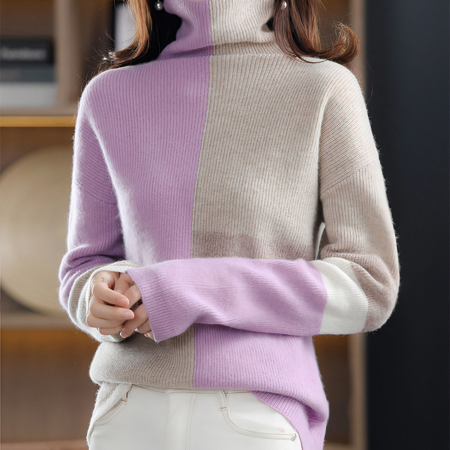 Olivengrüner Rollkragenpullover in bunten Farben