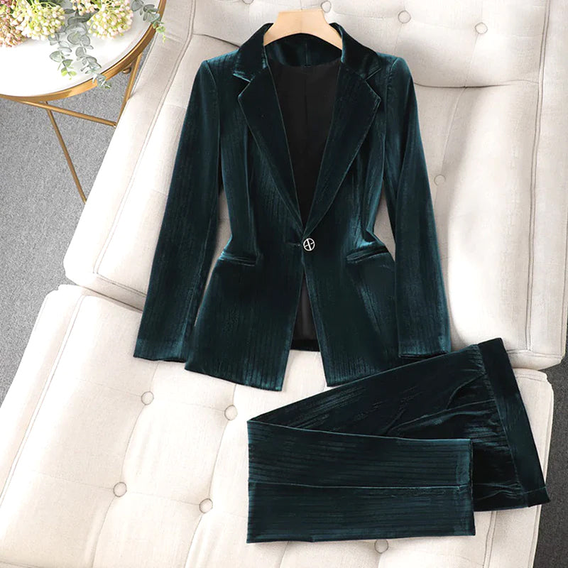 Damen-Samtset: Jacke und Hose von Avelena