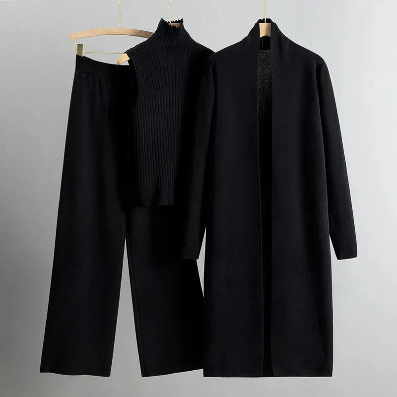 Mantel, Oberteil und weite Hose: Das VIRTUDES-Set