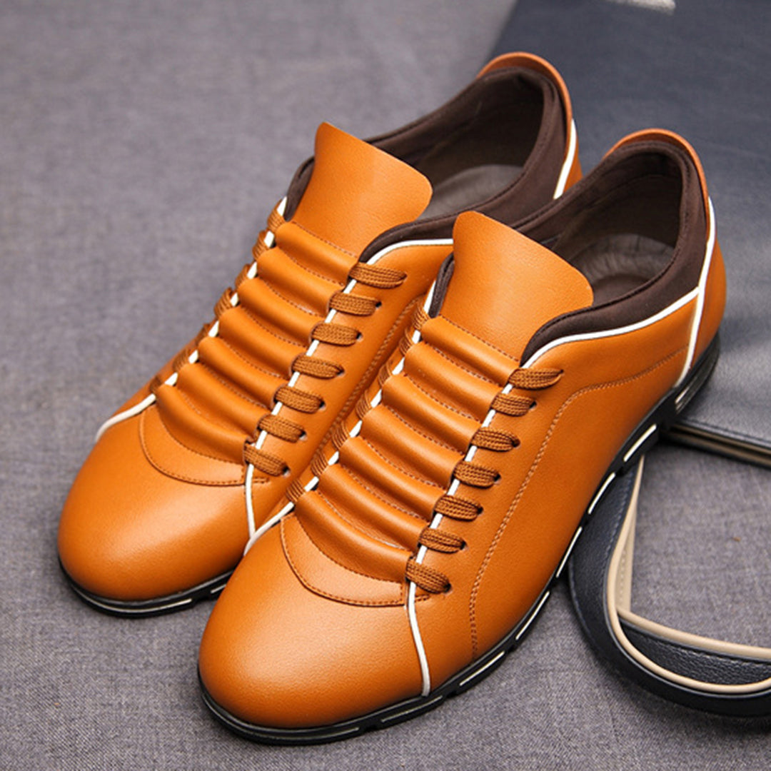 Herrenschuhe aus Leder mit gerippten Nähten im klassischen Design