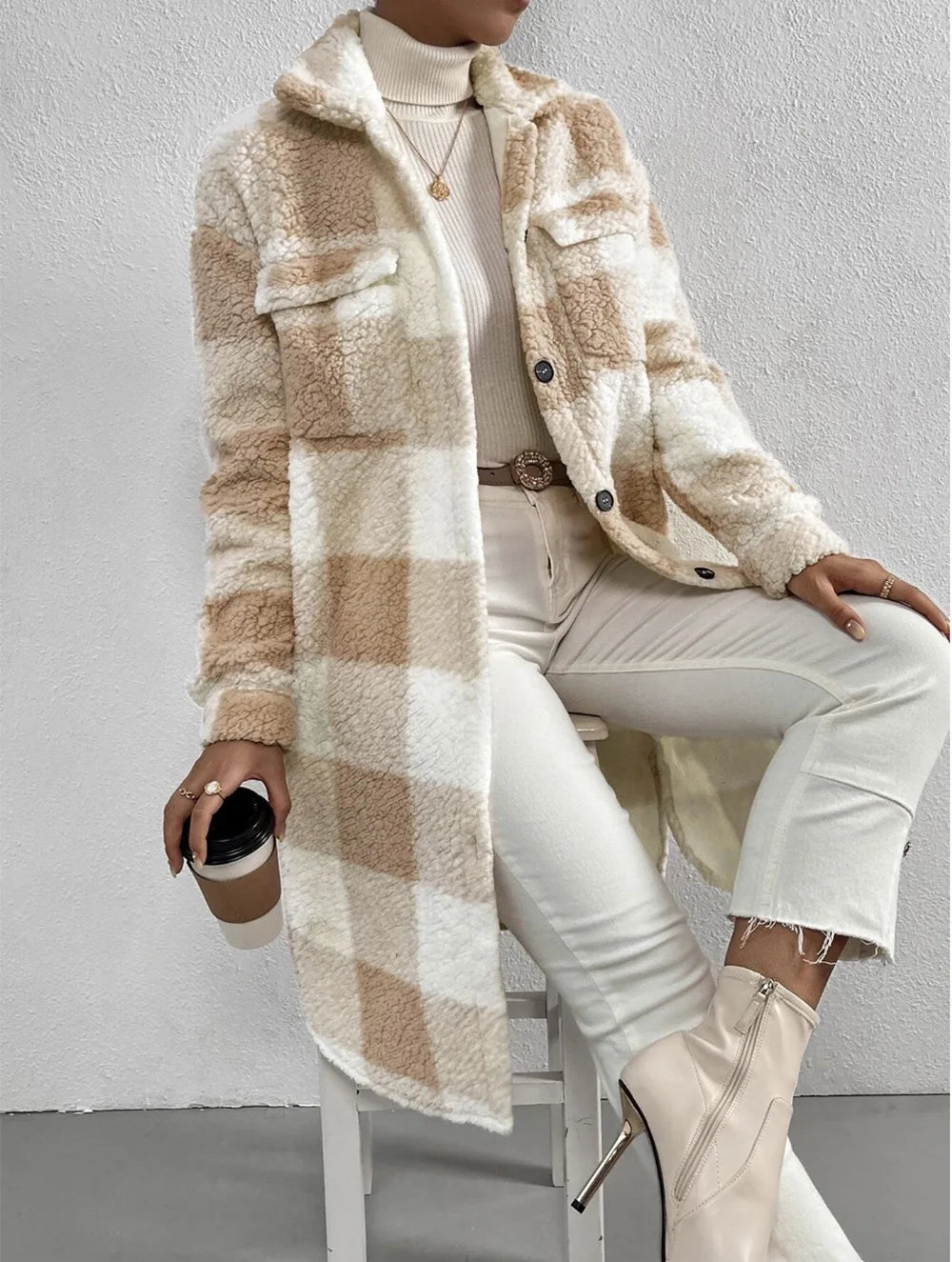Elegante, karierte Langstrickjacke von Xandria