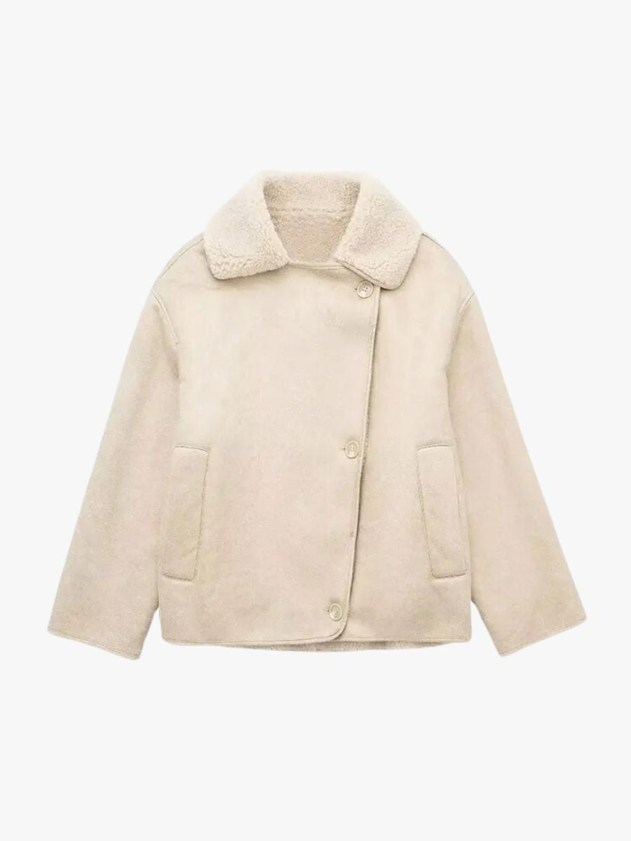 ModeGeist | Stilvolle Jacke mit Kunstleder und Fleece Details