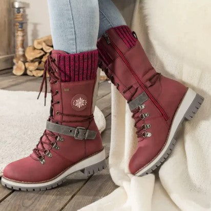 ModeGeist | Knöchelhohe Strickstiefel mit Schnürsenkeln, Reißverschluss und Riemen