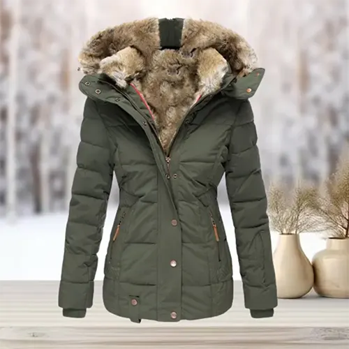 Schlichtes, stilvolles Winterkleid von Fudus