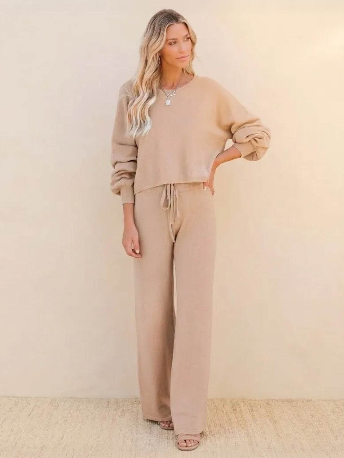 MODEGEIST Damen Lounge Set kurzes Sweatshirt weite Hose beige