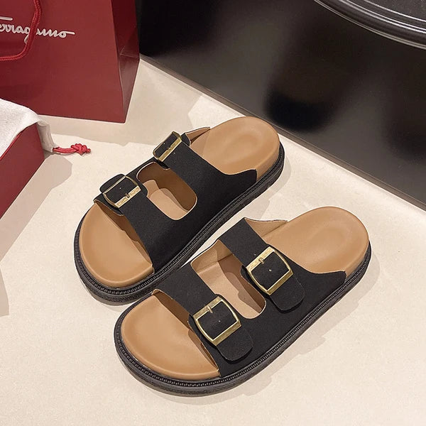 MODEGEIST Damen Slip-On Pantoletten Gepolstert Schnallen-Detail