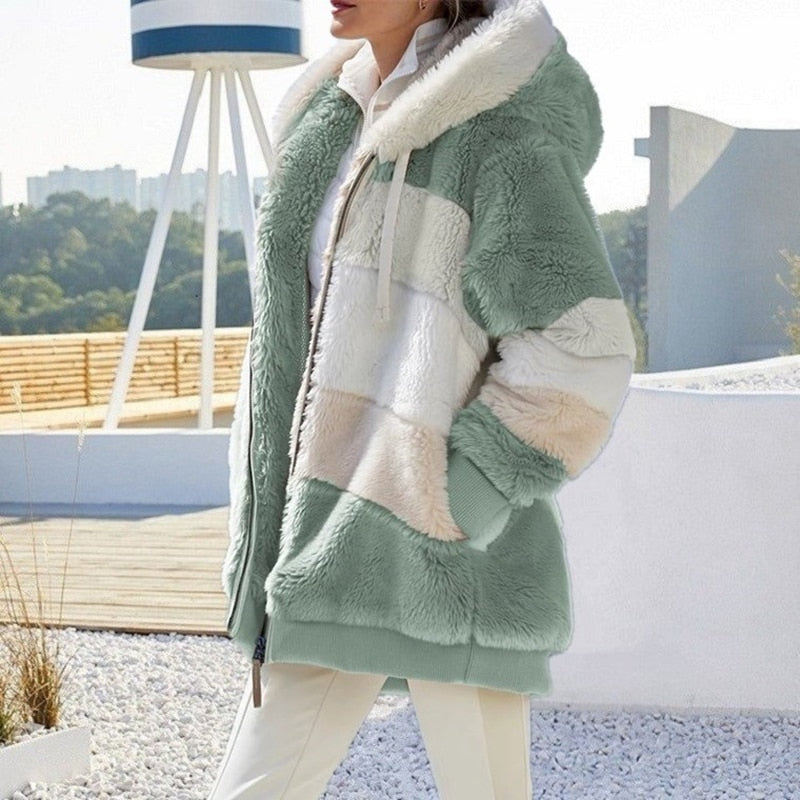 ModeGeist | Plüschjacke mit Kapuze Herrlich warm, weich & stilvoll