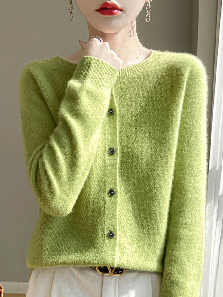 Kurze Damen-Strickjacke mit Knöpfen