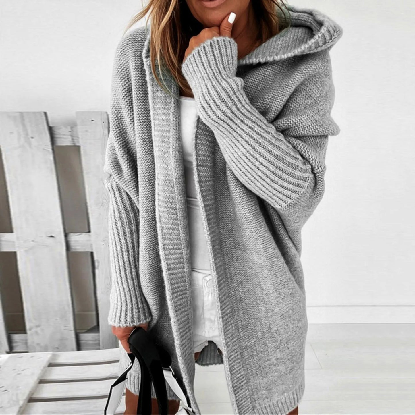 ModeGeist | Oversized Strickmantel mit Kapuze - Cozyfit