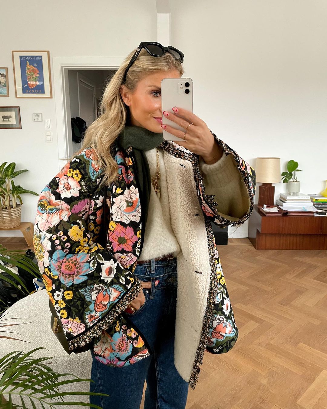 ModeGeist | Blumengemusterte Wendeblouson Wärme und Stil in Einem Boho-design