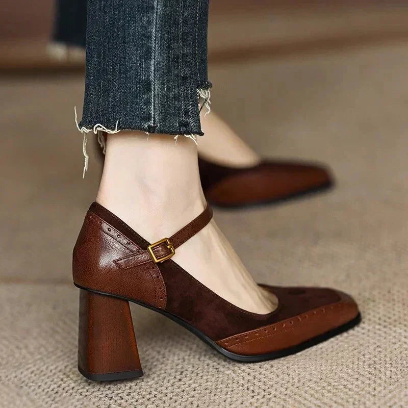 MODEGEIST Damen Pumps Eckige Spitze Braun Blockabsatz