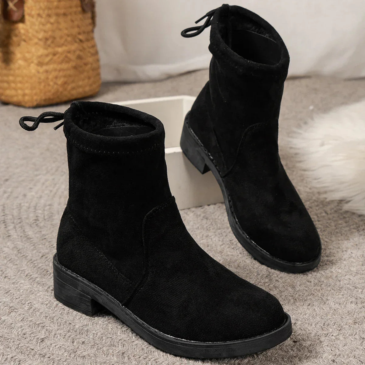 ModeGeist | Niedrig Geschnittene Stiefeletten mit Schnürverschluß