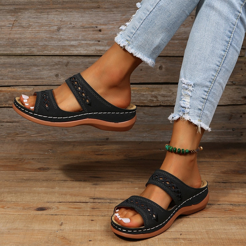 Damensandalen mit Chunky-Sohle und Kreuzriemen