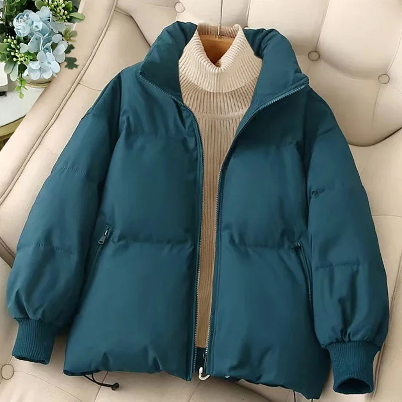 ModeGeist | Winter-Pufferjacke mit Reißverschluss und Eingeschnittenem Kragen