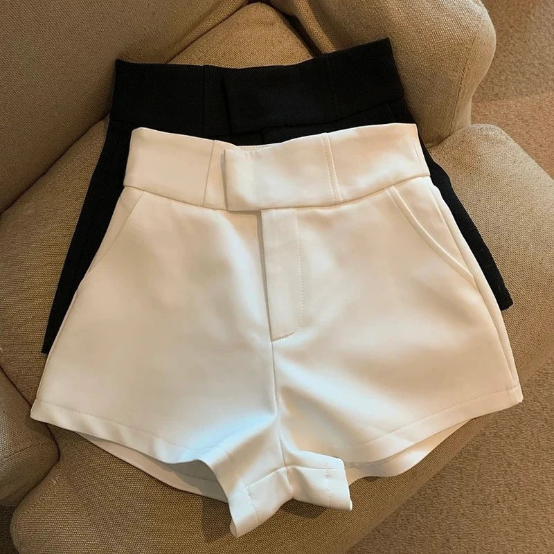 Schicke, hochtaillierte Shorts von Sigrid