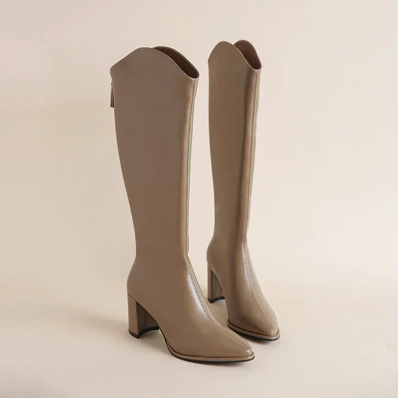 ModeGeist | Kniehohe Stiefel mit Dicken Hohen Absätzen