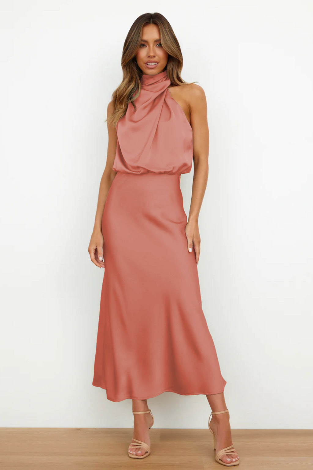 MODEGEIST Damen Abendkleid Neckholder-Design bodenlang Satin